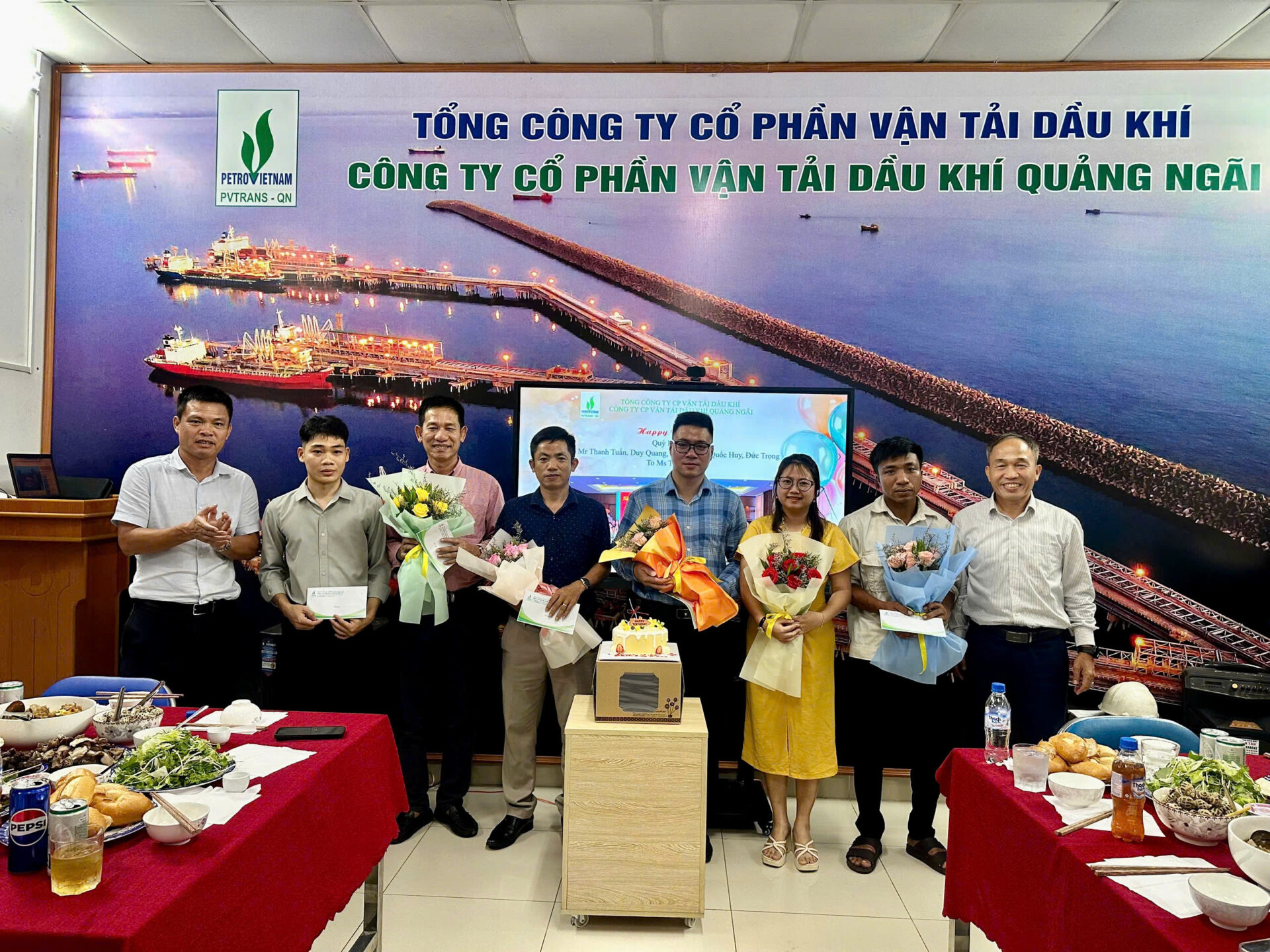 PVTrans Quảng Ngãi ấm áp chương trình chúc mừng sinh nhật Cán bộ công nhân viên Quý II/2026