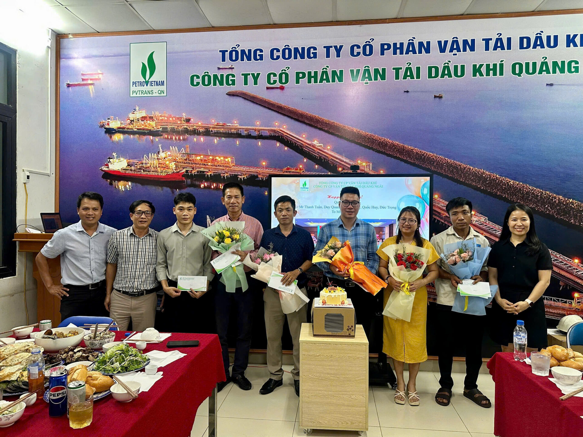 PVTrans Quảng Ngãi ấm áp chương trình chúc mừng sinh nhật Cán bộ công nhân viên Quý II/2026