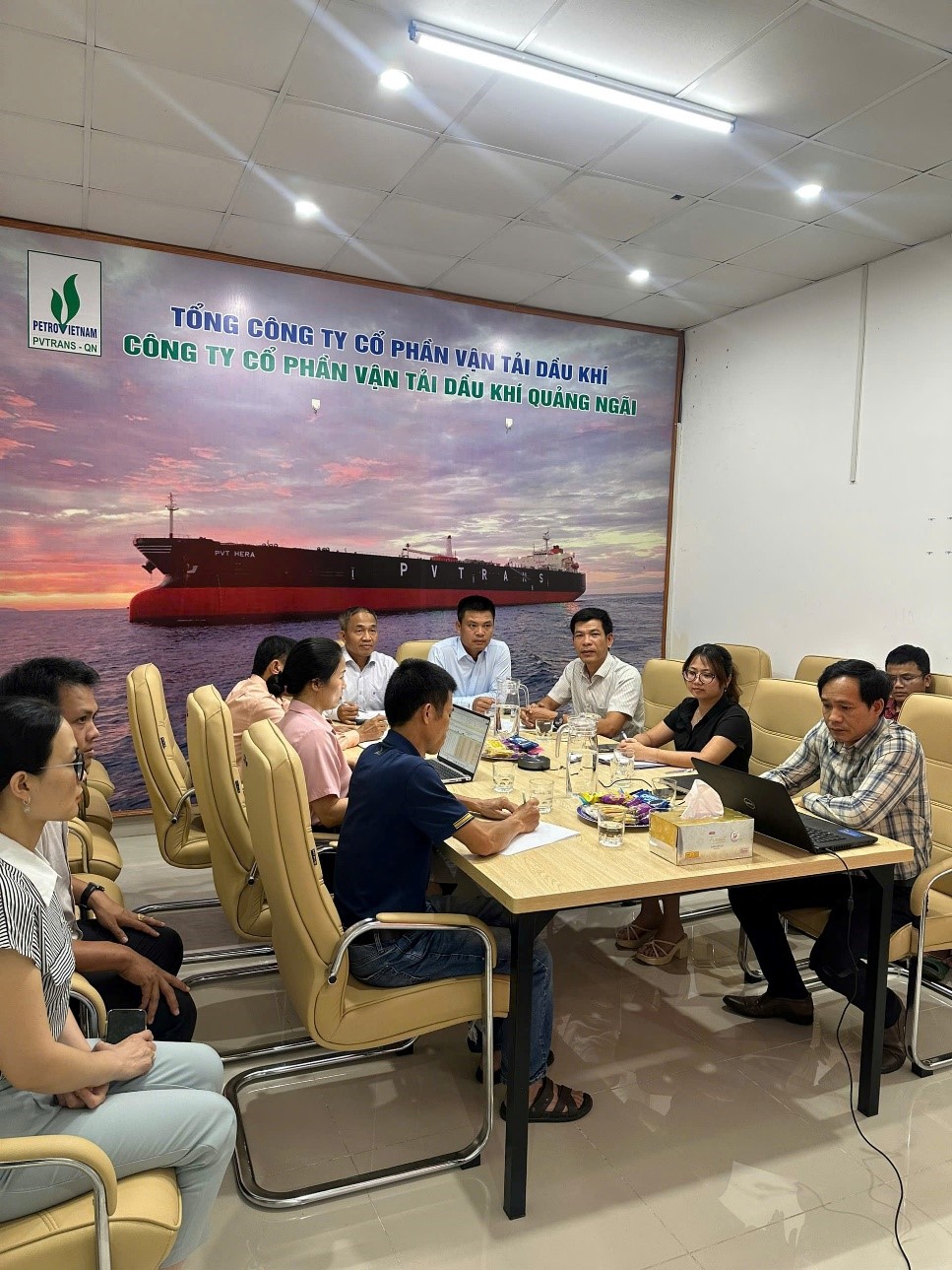 Chi bộ Công ty Cổ phần Vận tải Dầu khí Quảng Ngãi tổ chức sinh hoạt định kỳ tháng 05/2026