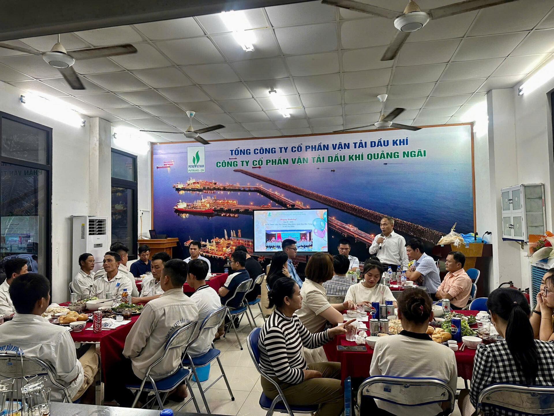 PVTrans Quảng Ngãi ấm áp chương trình chúc mừng sinh nhật Cán bộ công nhân viên Quý II/2026