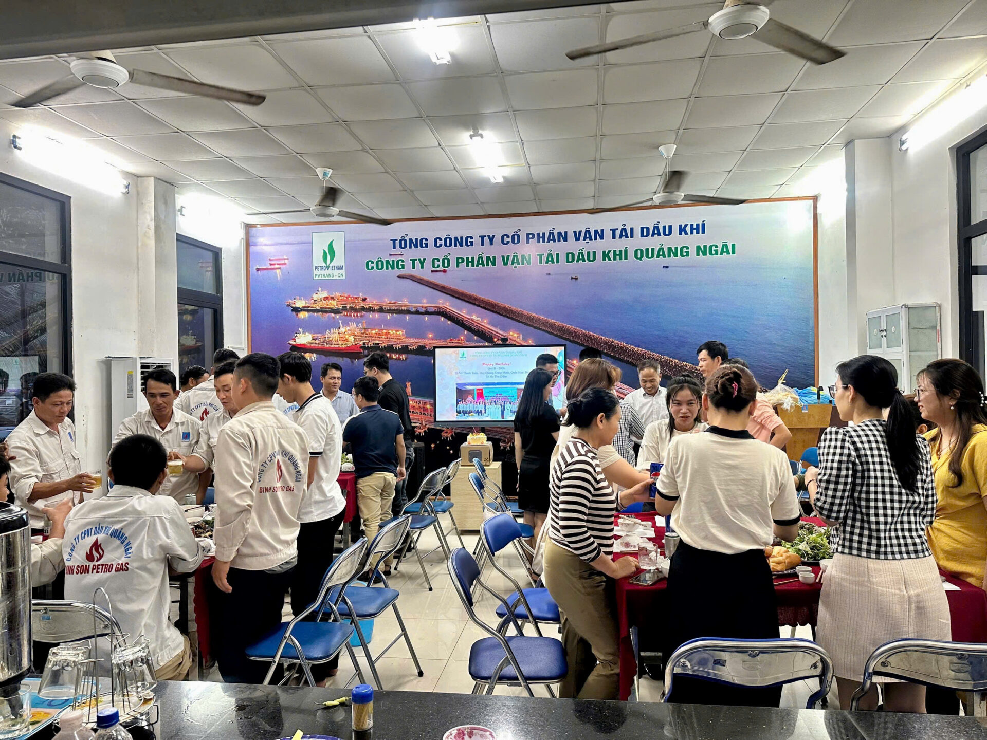 PVTrans Quảng Ngãi ấm áp chương trình chúc mừng sinh nhật Cán bộ công nhân viên Quý II/2026