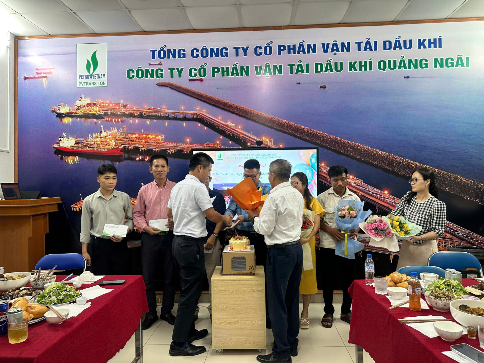PVTrans Quảng Ngãi ấm áp chương trình chúc mừng sinh nhật Cán bộ công nhân viên Quý II/2026