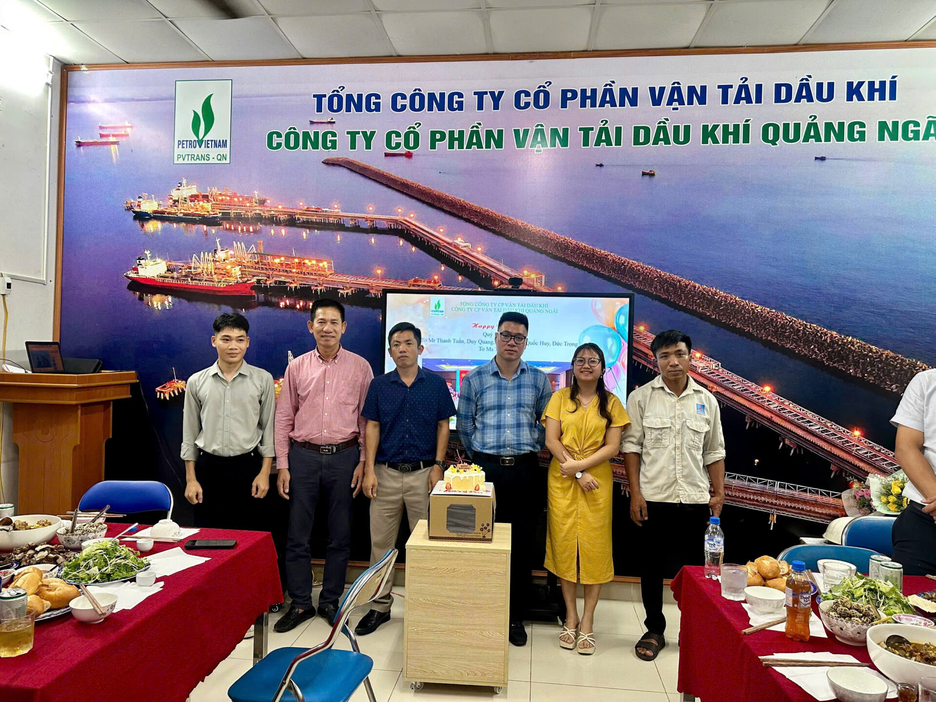 PVTrans Quảng Ngãi ấm áp chương trình chúc mừng sinh nhật Cán bộ công nhân viên Quý II/2026