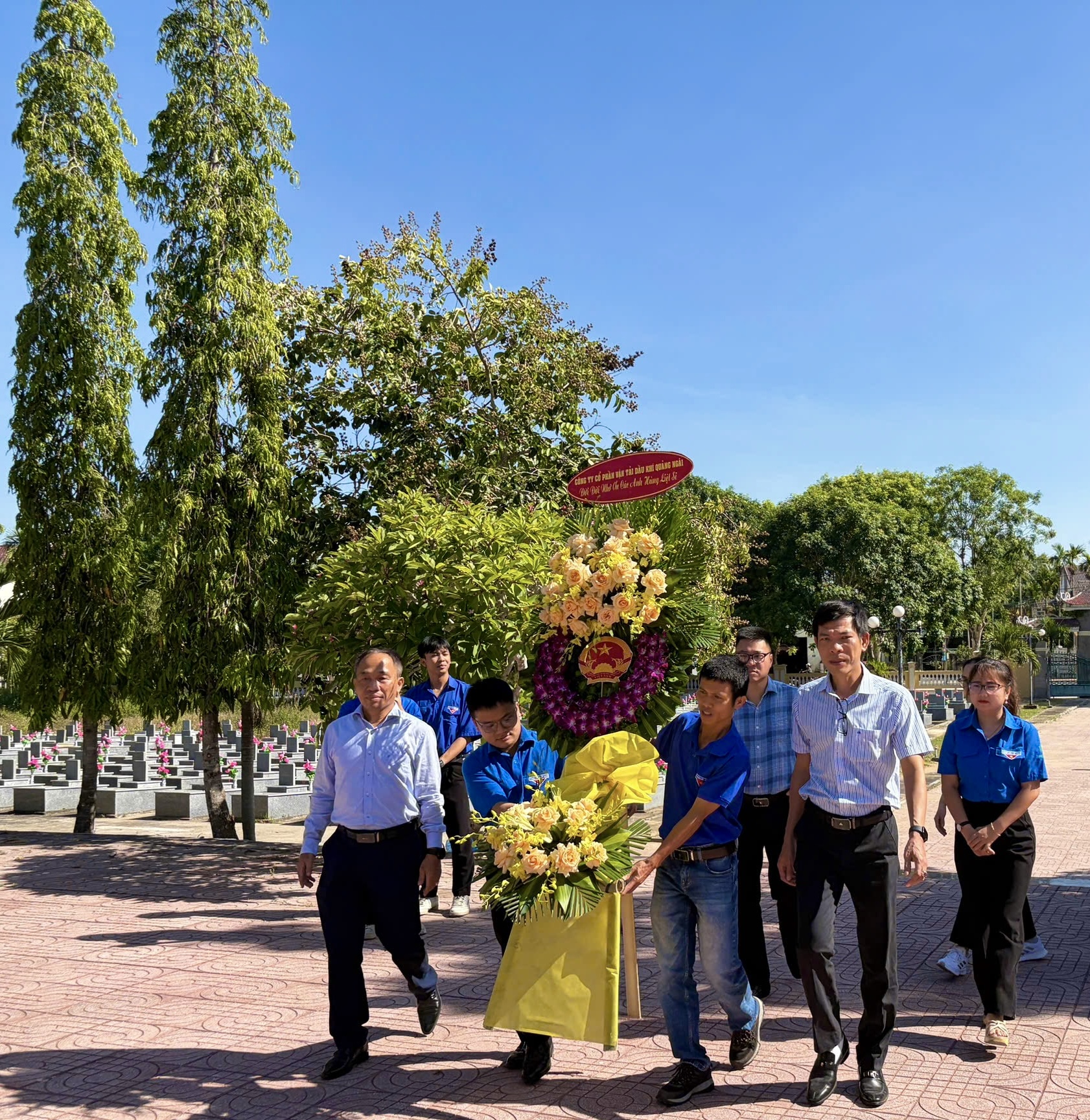 PVTrans Quảng Ngãi tổ chức lễ dâng hoa, dâng hương tưởng niệm các Anh hùng Liệt sĩ nhân kỷ niệm 79 năm Ngày Thương binh - Liệt sĩ (27/7/1947 - 27/7/2026)