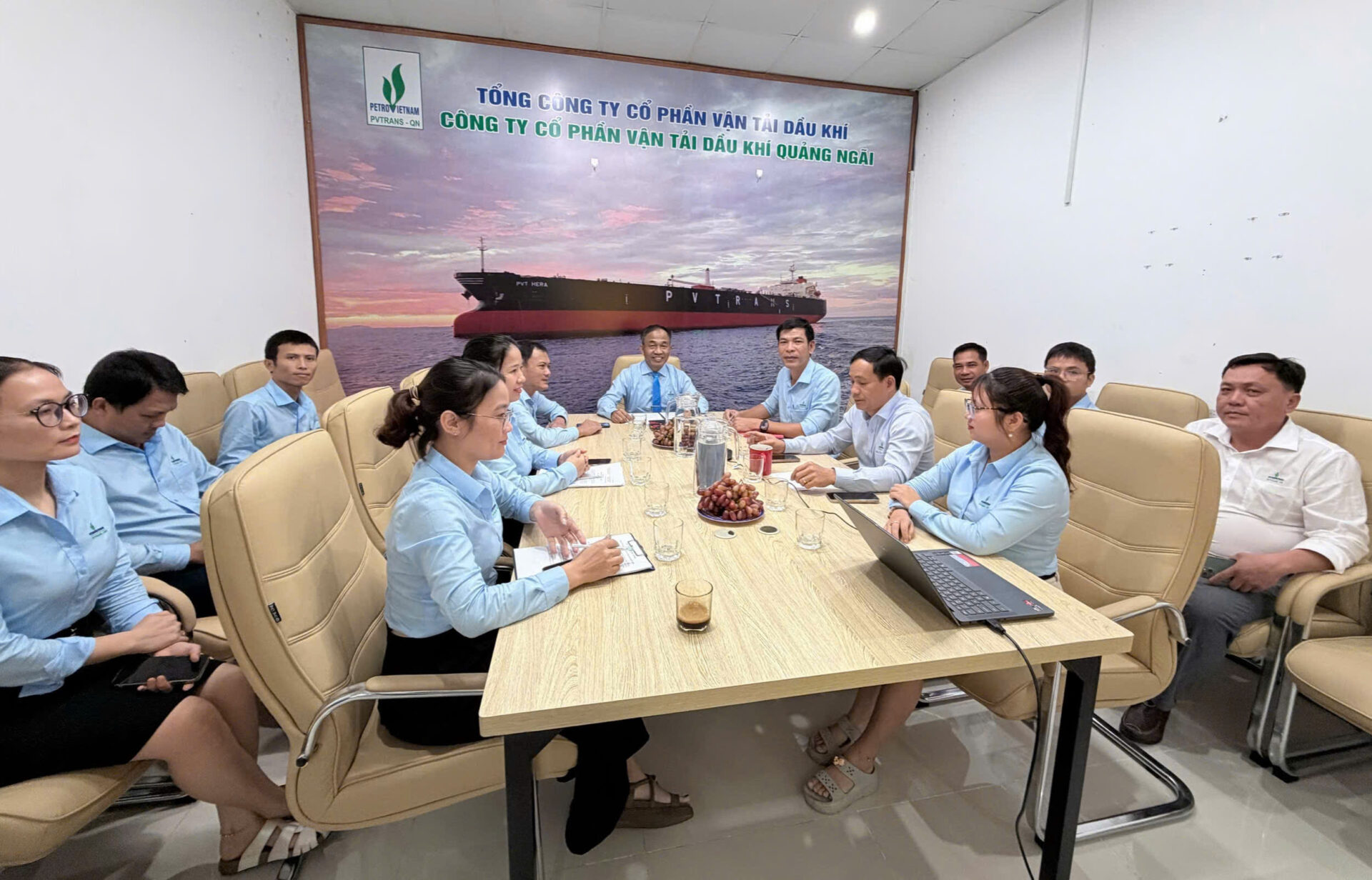Chi bộ PVTrans Quảng Ngãi tổ chức Lễ kết nạp Đảng viên mới