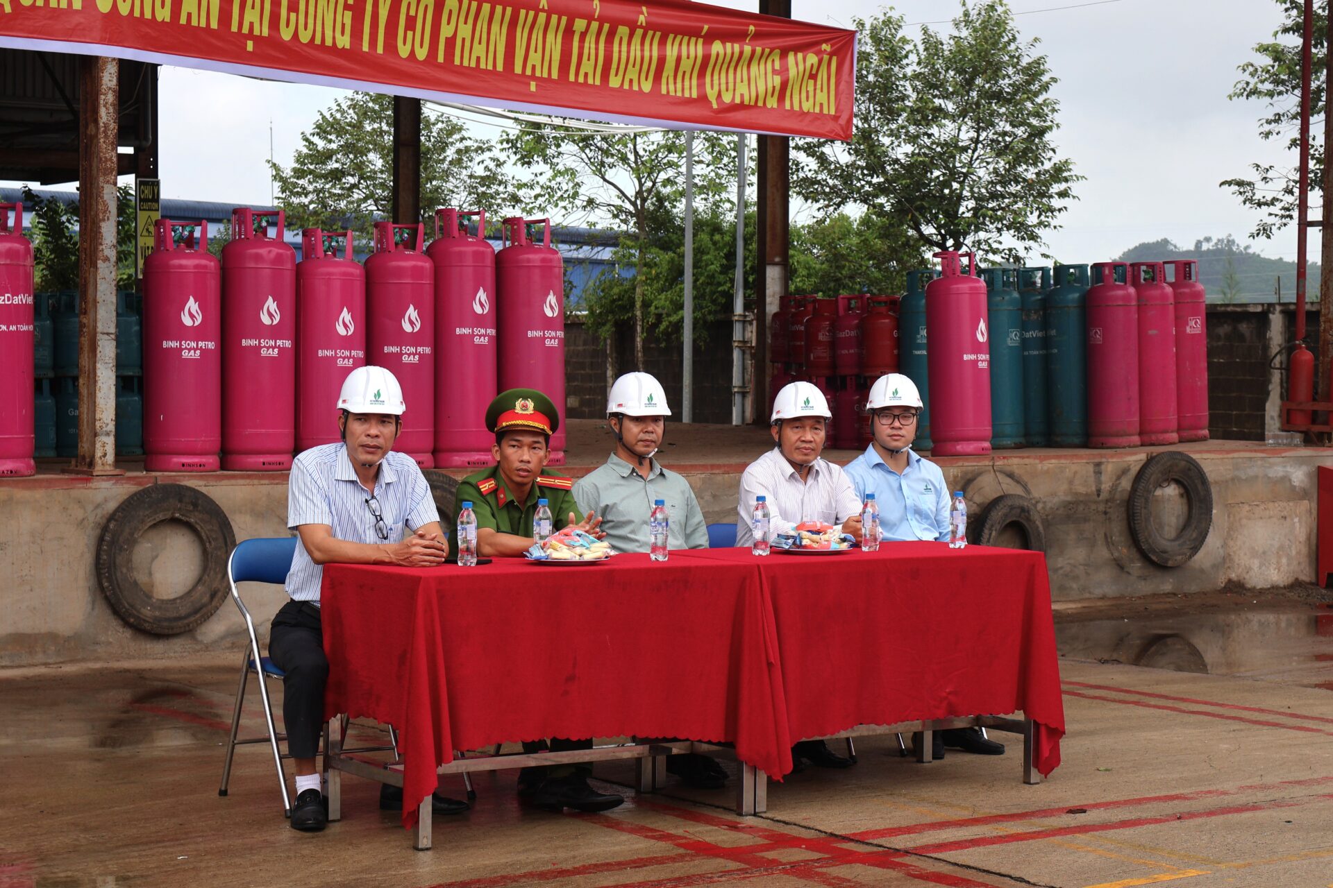 Công ty Cổ phần Vận tải Dầu khí Quảng Ngãi phối hợp tổ chức thực tập phương án chữa cháy và cứu nạn, cứu hộ năm 2026