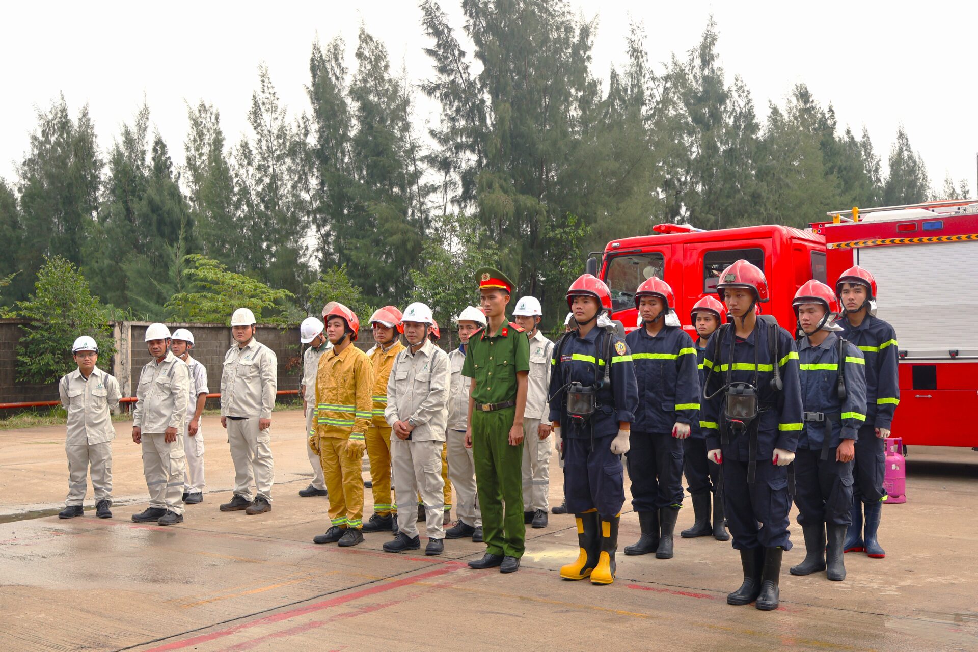 Công ty Cổ phần Vận tải Dầu khí Quảng Ngãi phối hợp tổ chức thực tập phương án chữa cháy và cứu nạn, cứu hộ năm 2026