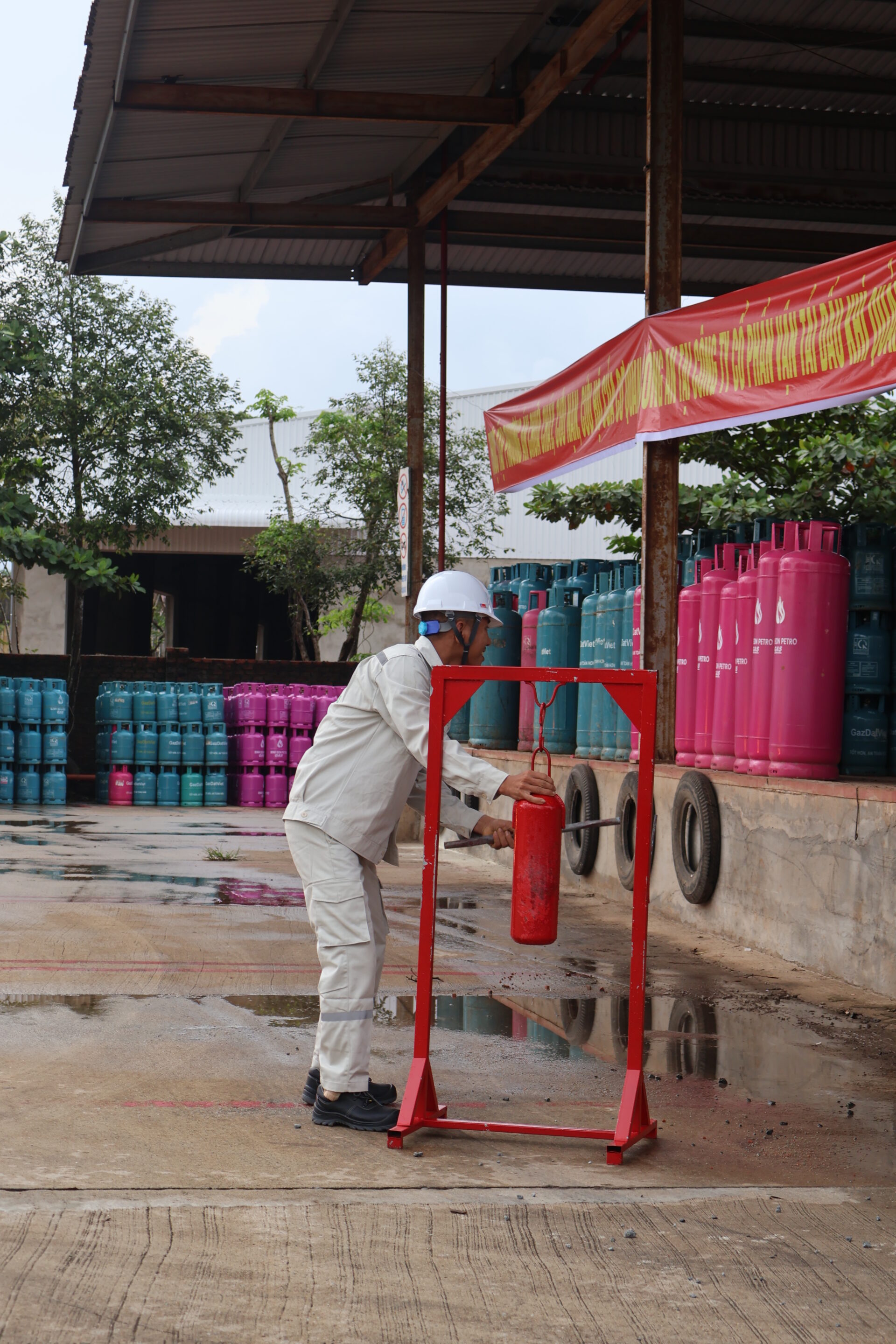 Công ty Cổ phần Vận tải Dầu khí Quảng Ngãi phối hợp tổ chức thực tập phương án chữa cháy và cứu nạn, cứu hộ năm 2026