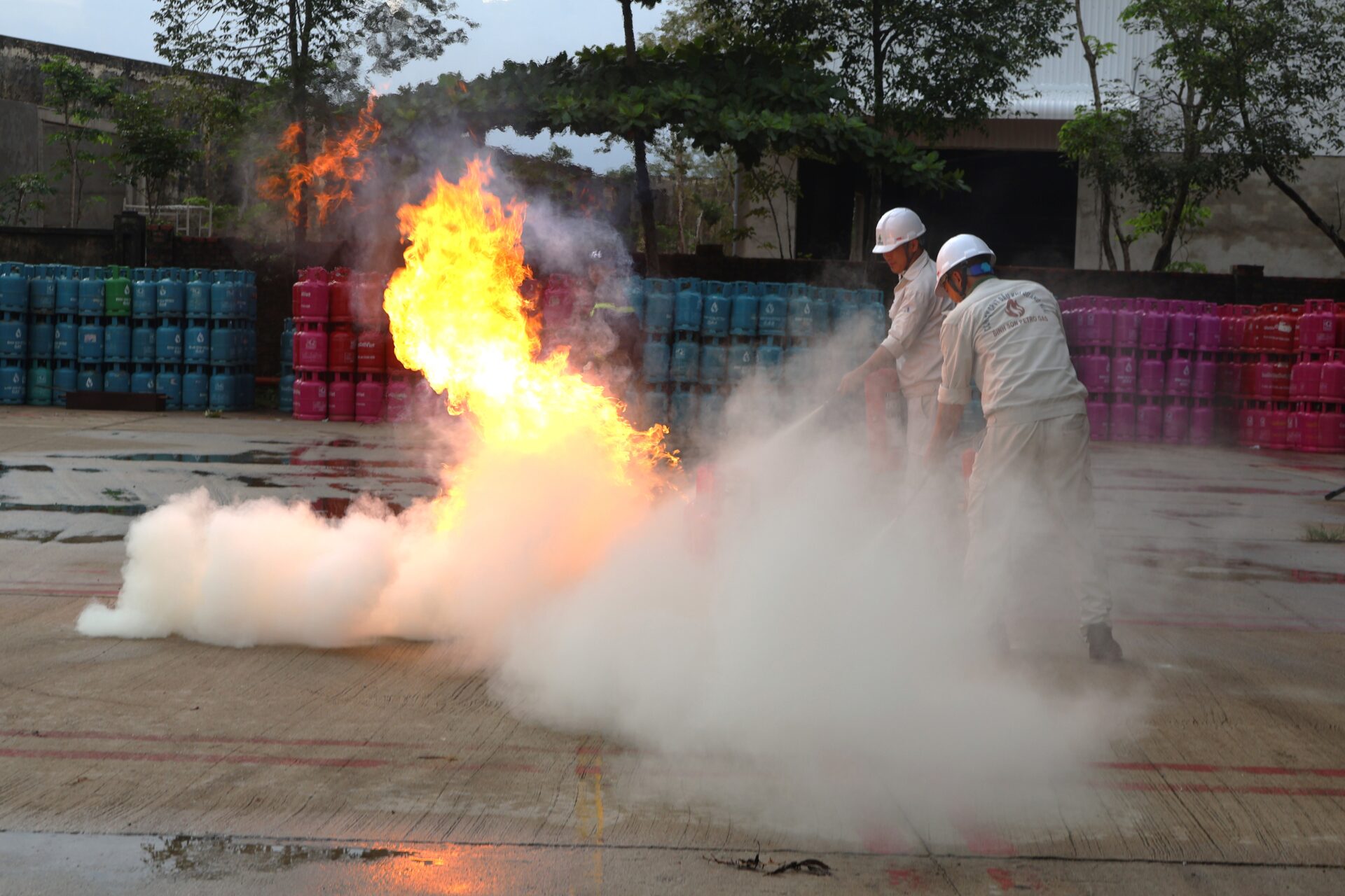 Công ty Cổ phần Vận tải Dầu khí Quảng Ngãi phối hợp tổ chức thực tập phương án chữa cháy và cứu nạn, cứu hộ năm 2026