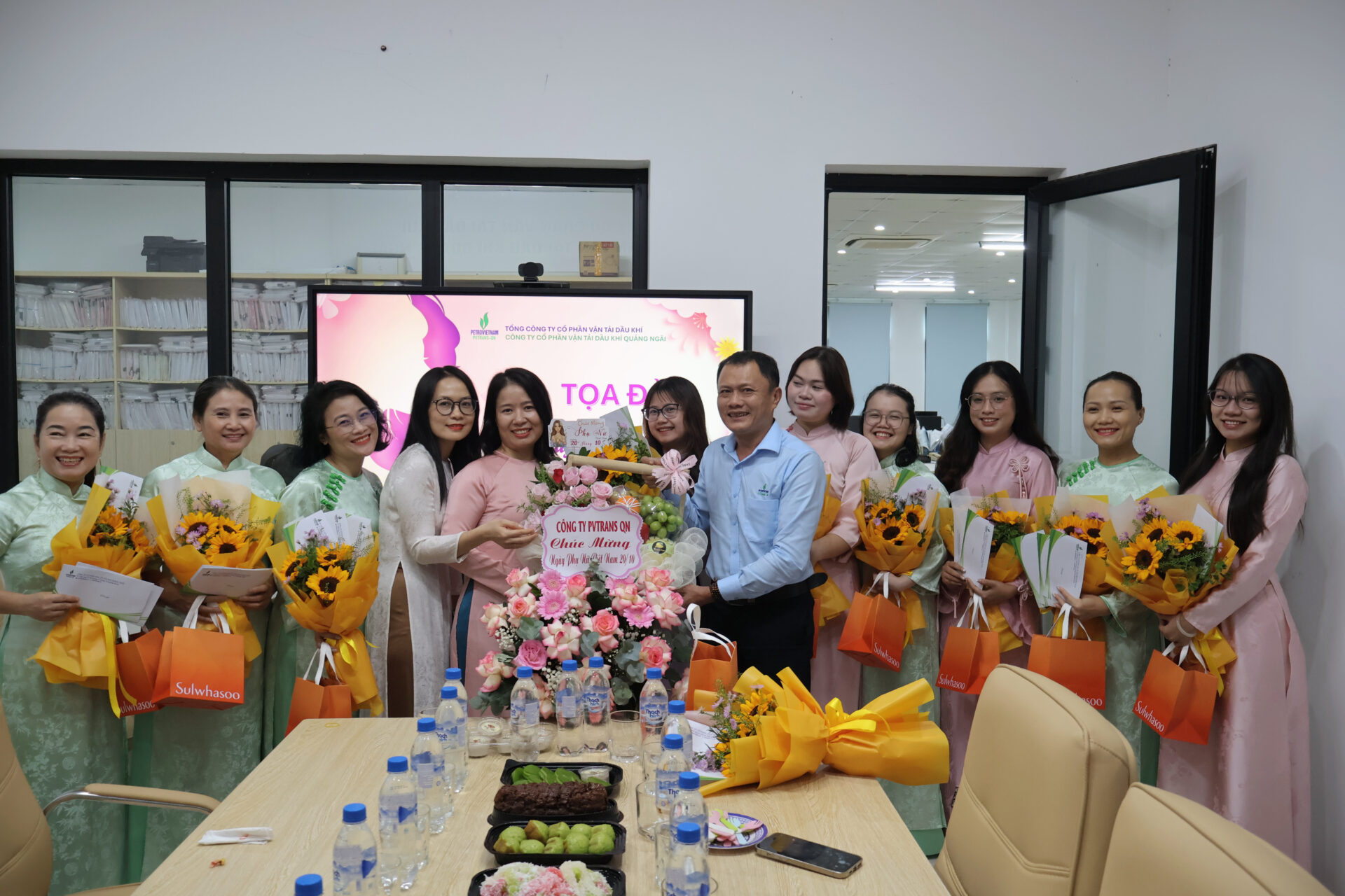 PVTrans Quảng Ngãi chào mừng ngày Phụ nữ Việt Nam 20/10
