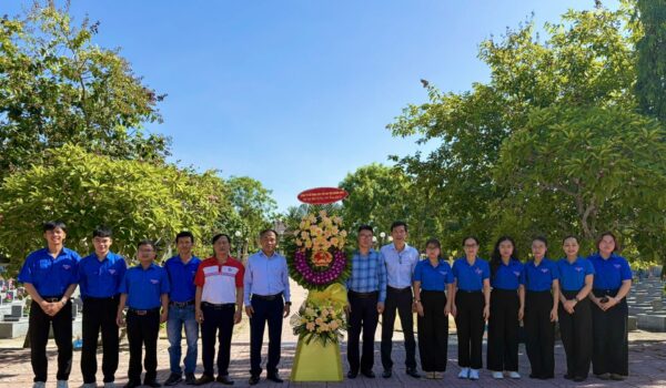 PVTrans Quảng Ngãi tổ chức lễ dâng hoa, dâng hương tưởng niệm các Anh hùng Liệt sĩ nhân kỷ niệm 79 năm Ngày Thương binh - Liệt sĩ (27/7/1947 - 27/7/2026)