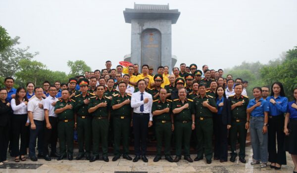 Tập thể người lao động PETROVIETNAM hướng về 150 năm ngày sinh Cụ Huỳnh Thúc Kháng